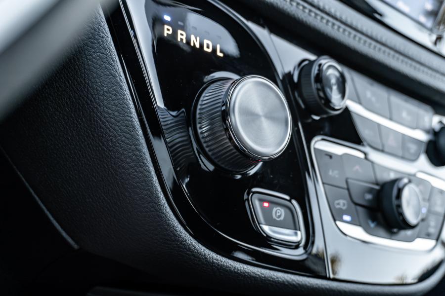 Детали интерьера Chrysler Pacifica Hybrid S Appearance Package (RU) 2018 года  (фото 29 из 33)